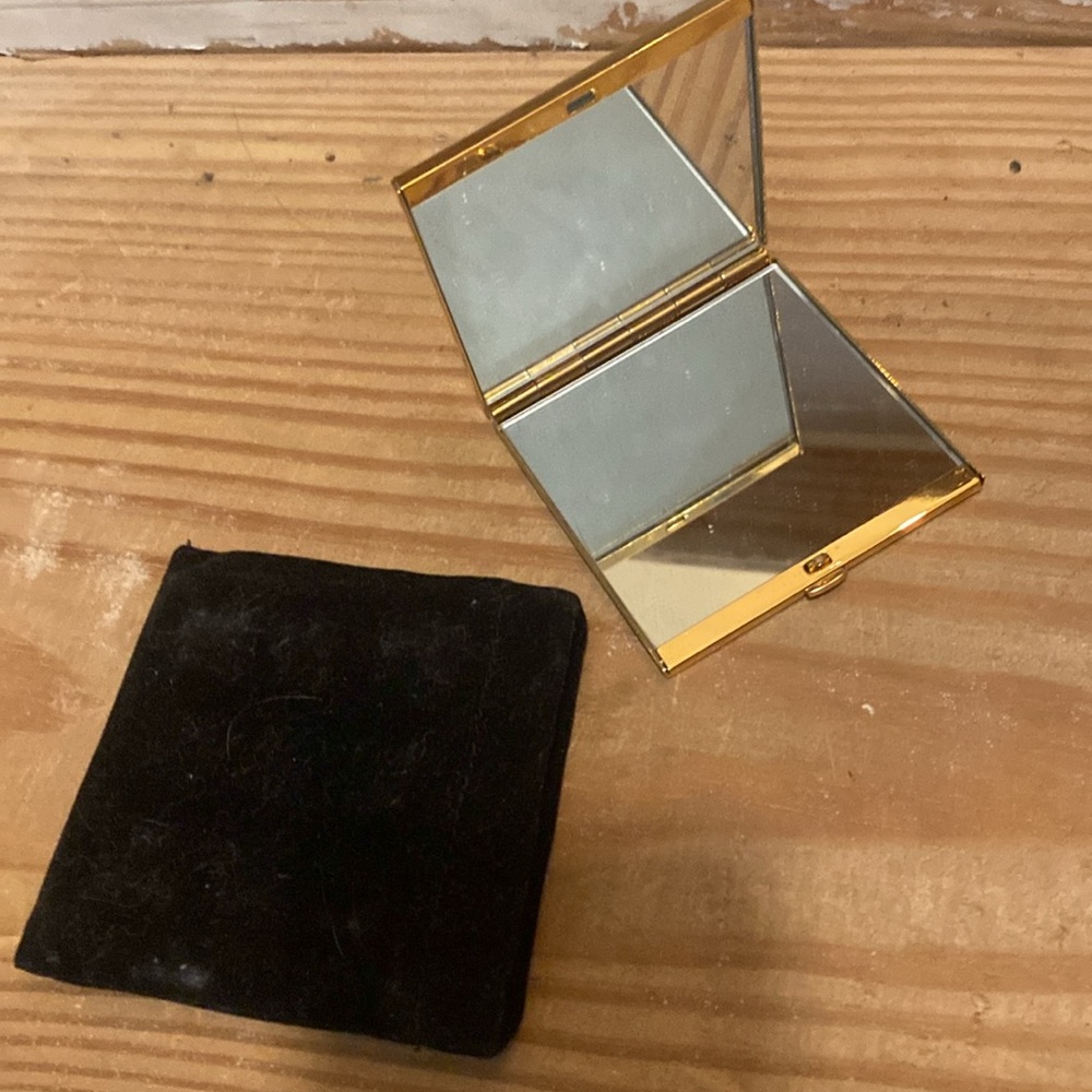 Compact mirror - Picture 2 of 3
